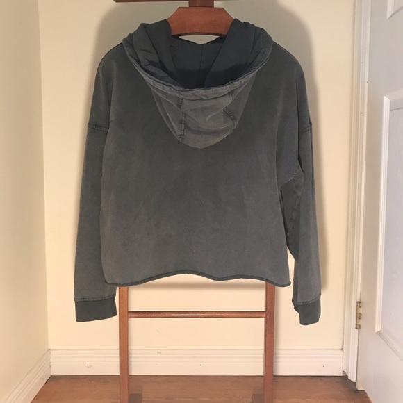 Cute cropped grey hoodie - Picture 2 of 2